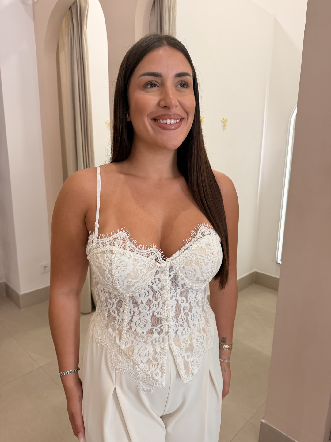 Corse detalle terciopelo blanco