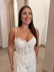 Corse detalle terciopelo blanco