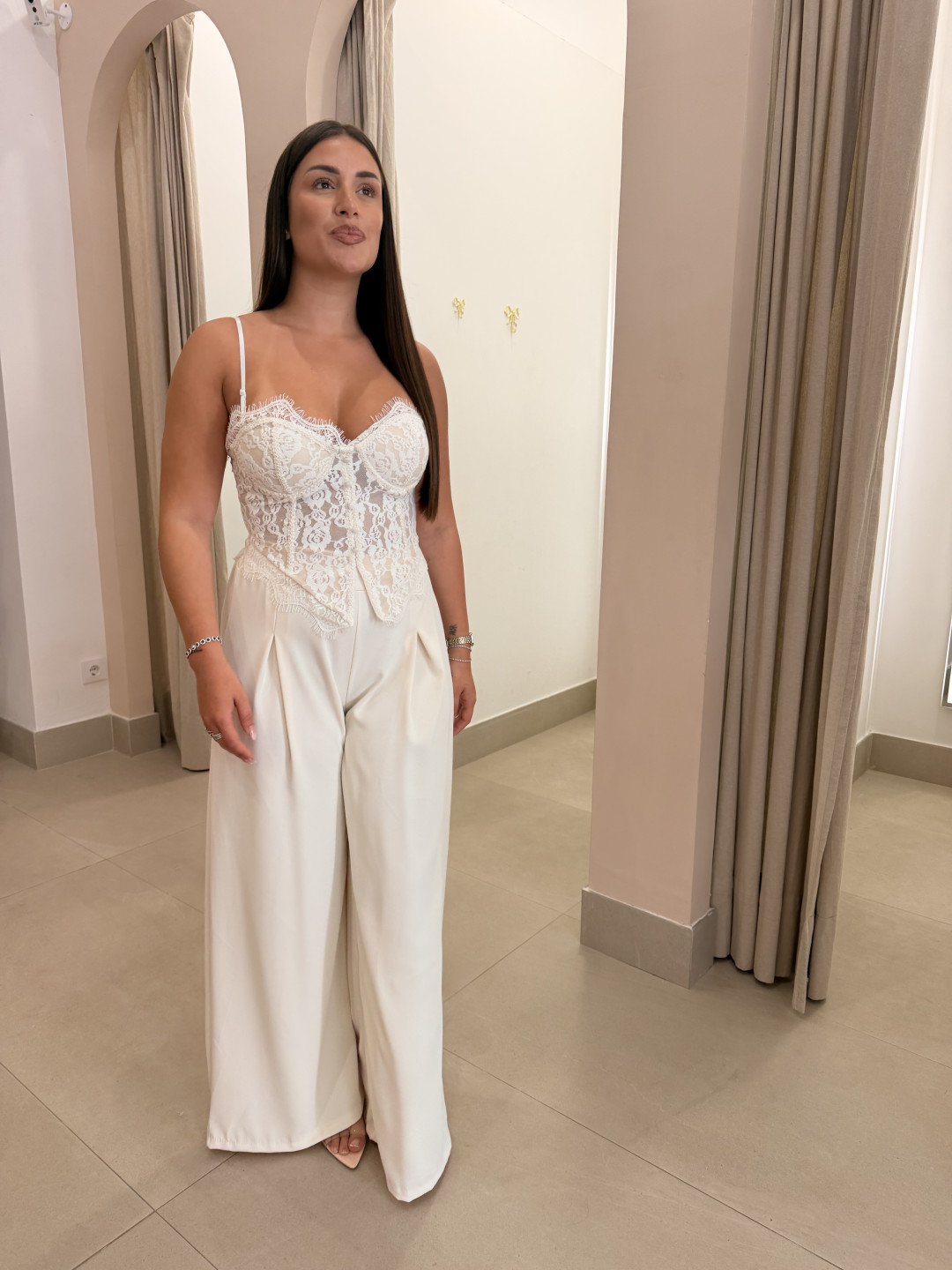 Corse detalle terciopelo blanco