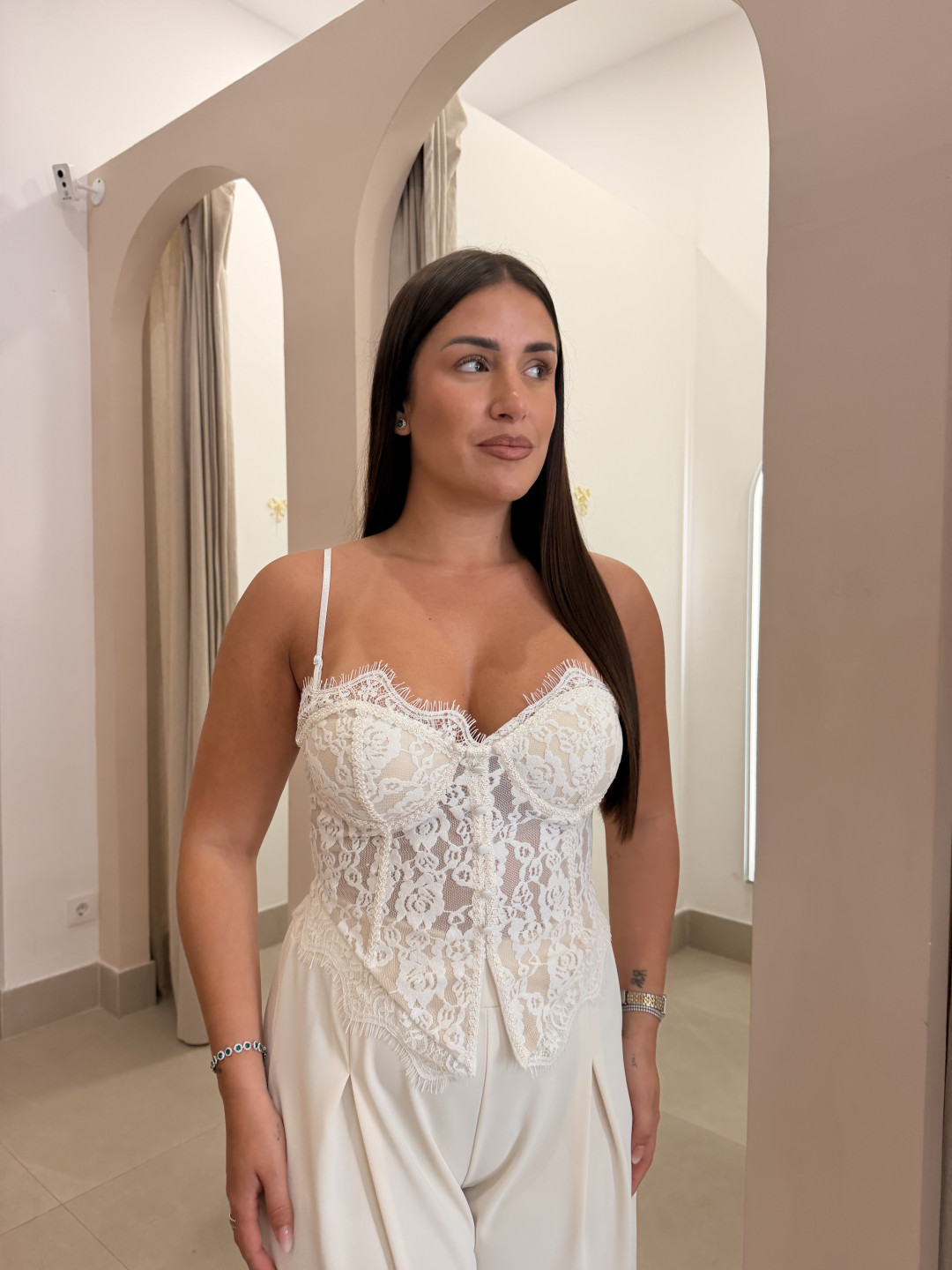 Corse detalle terciopelo blanco