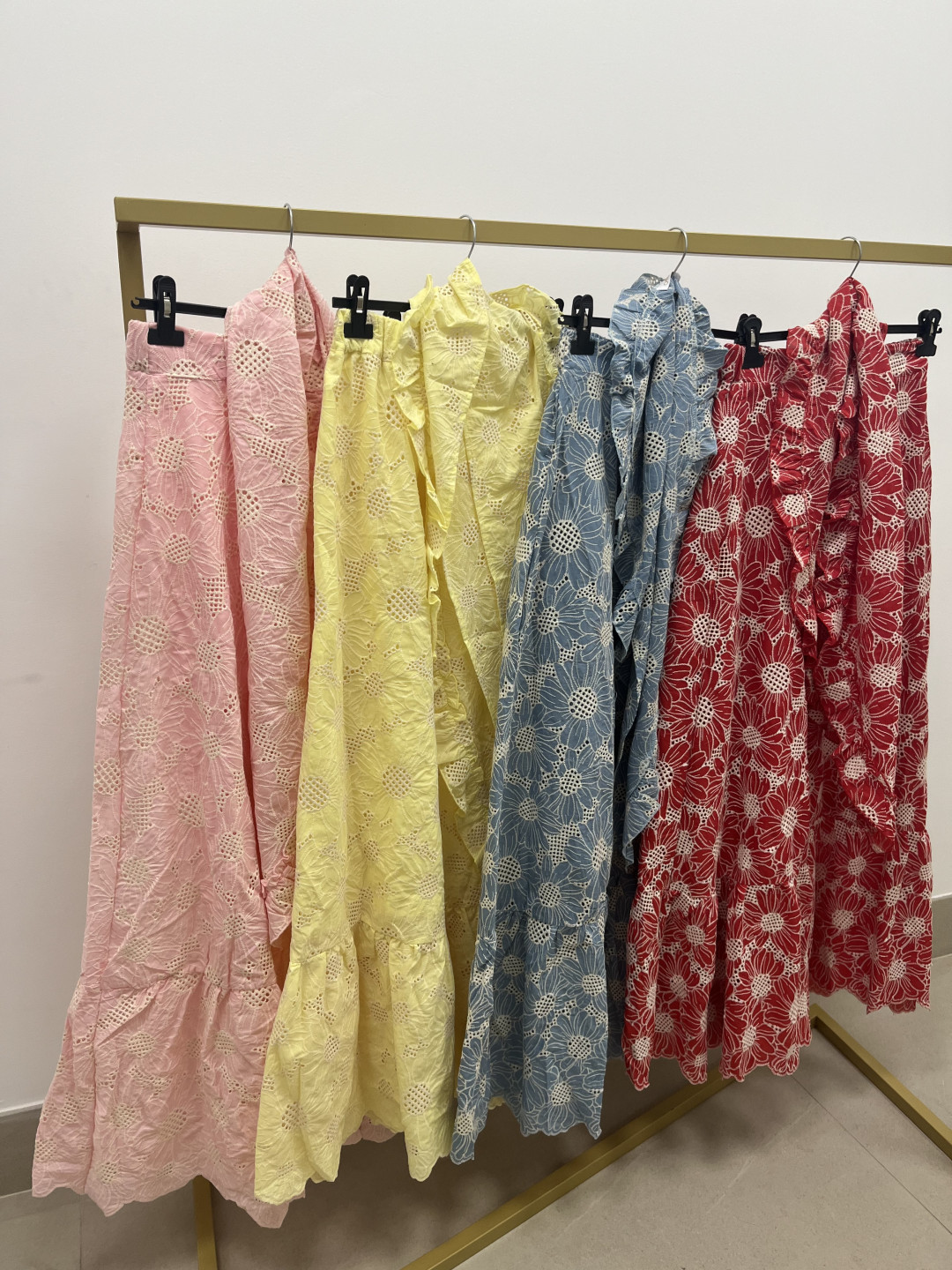 Conjunto Ajoli falda con piquillo incluido