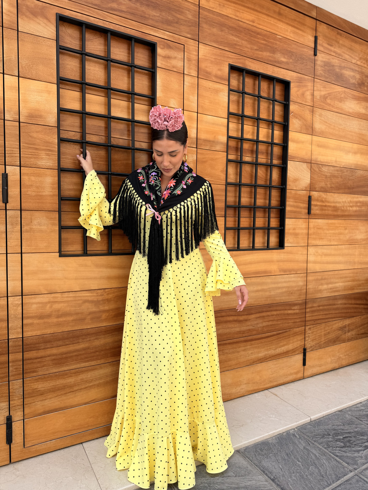 Bata gines amarilla lunar negro pequeño