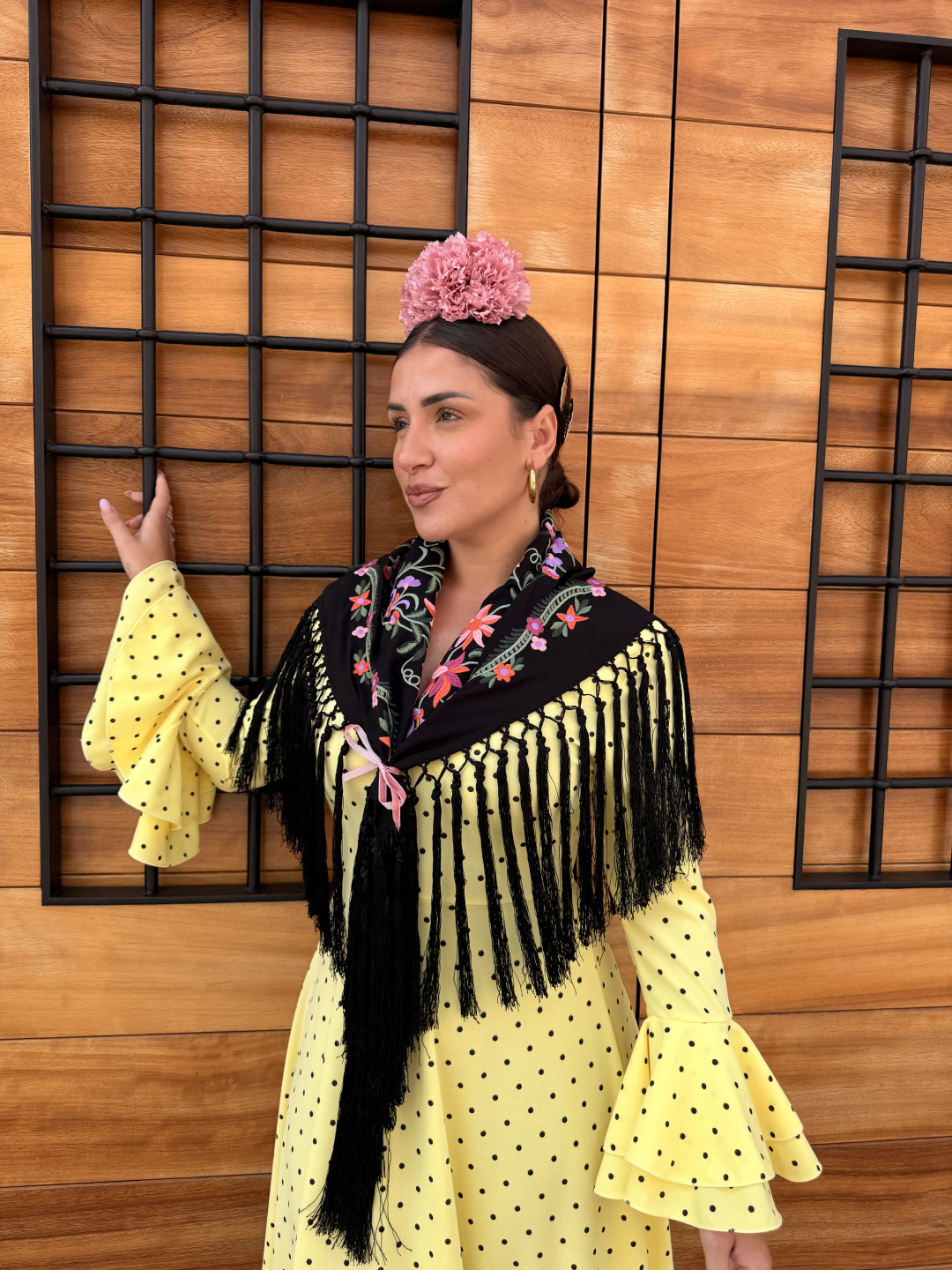 Bata gines amarilla lunar negro pequeño