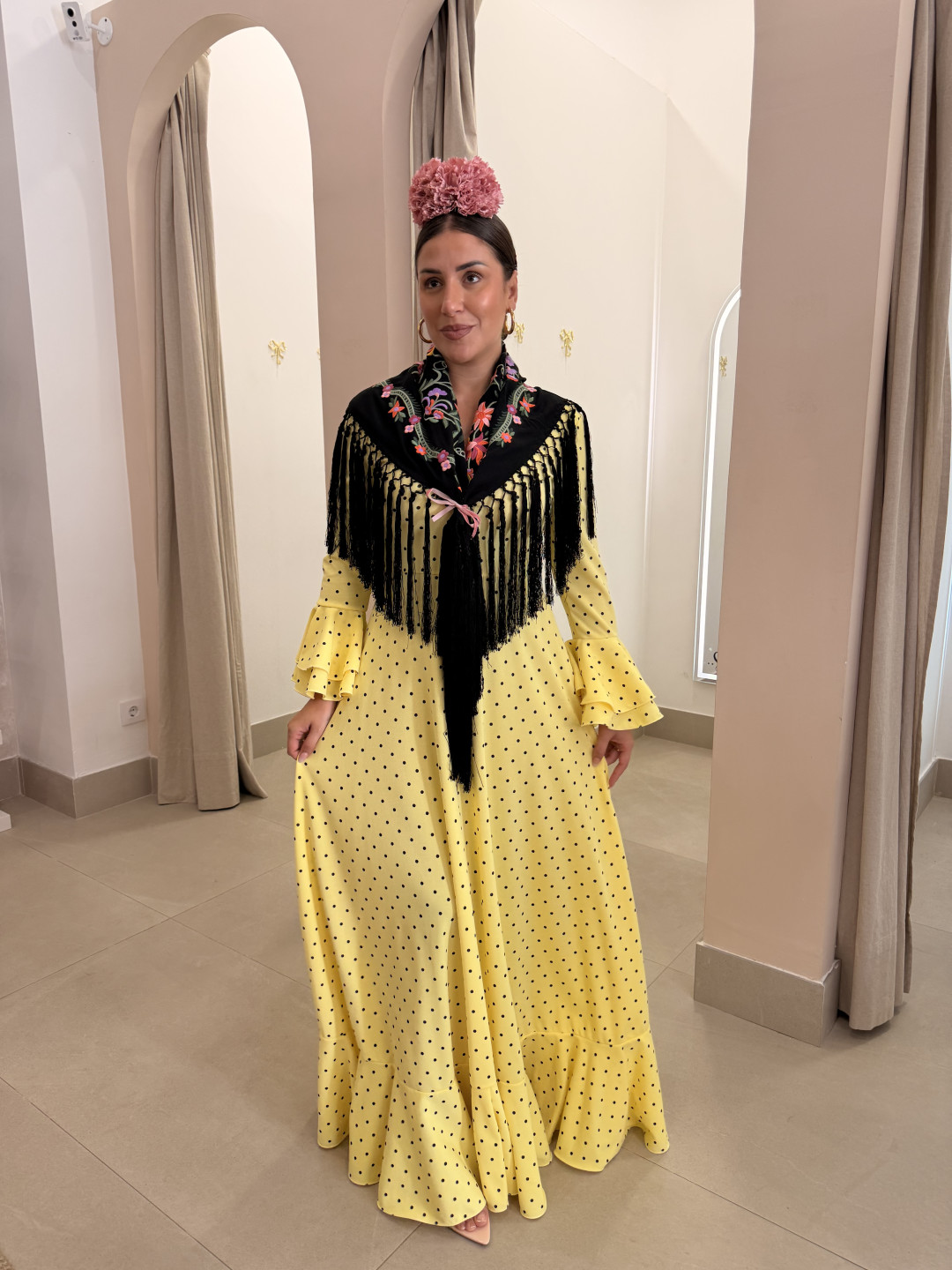 Bata gines amarilla lunar negro pequeño