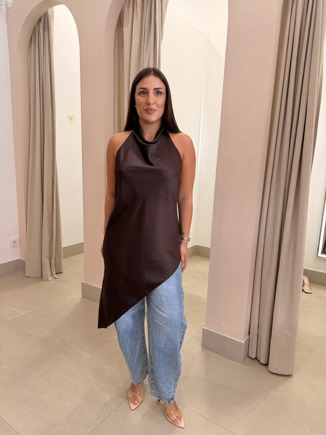 Top lencero cuello halter asimetrico