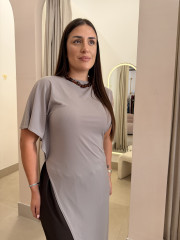 camiseta basica asimetrica topo