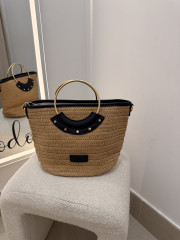 Bolso de mano detalle aro negro