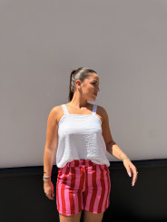 Top blanco detalle tachuela