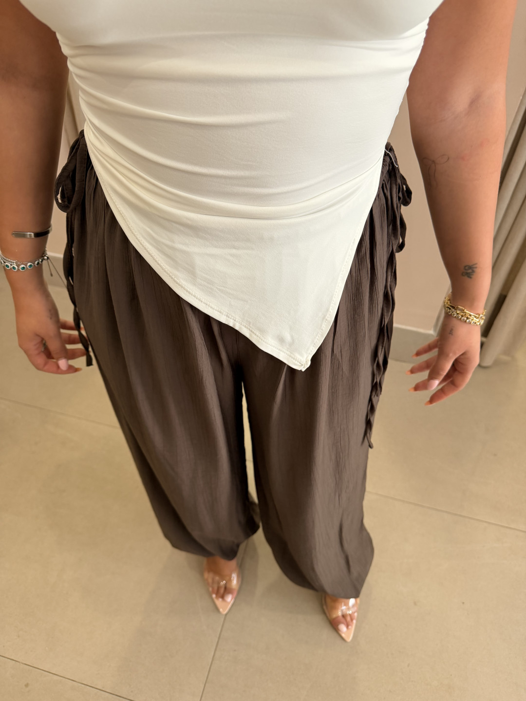 Pantalon detalle lazos