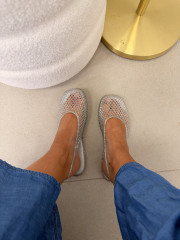 Sandalia rejilla goma plata