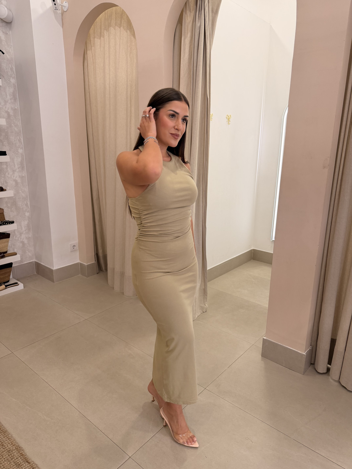 Vestido cuello halter espalda detalle drapeado