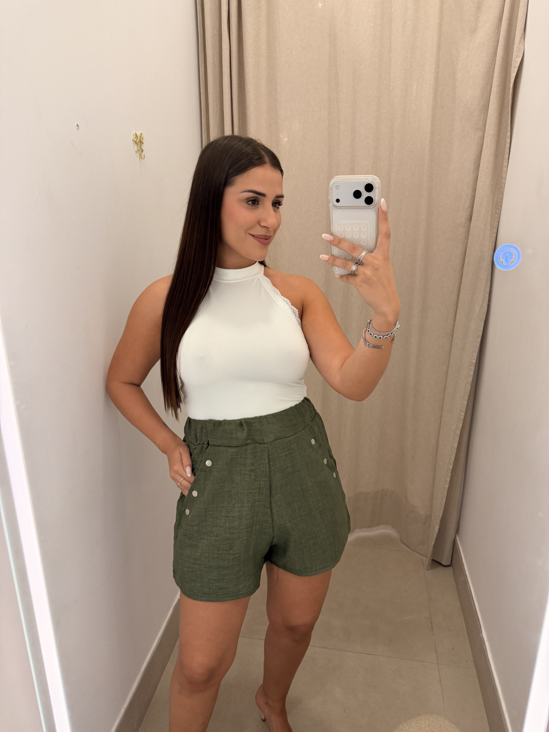 Short detalle tachuela