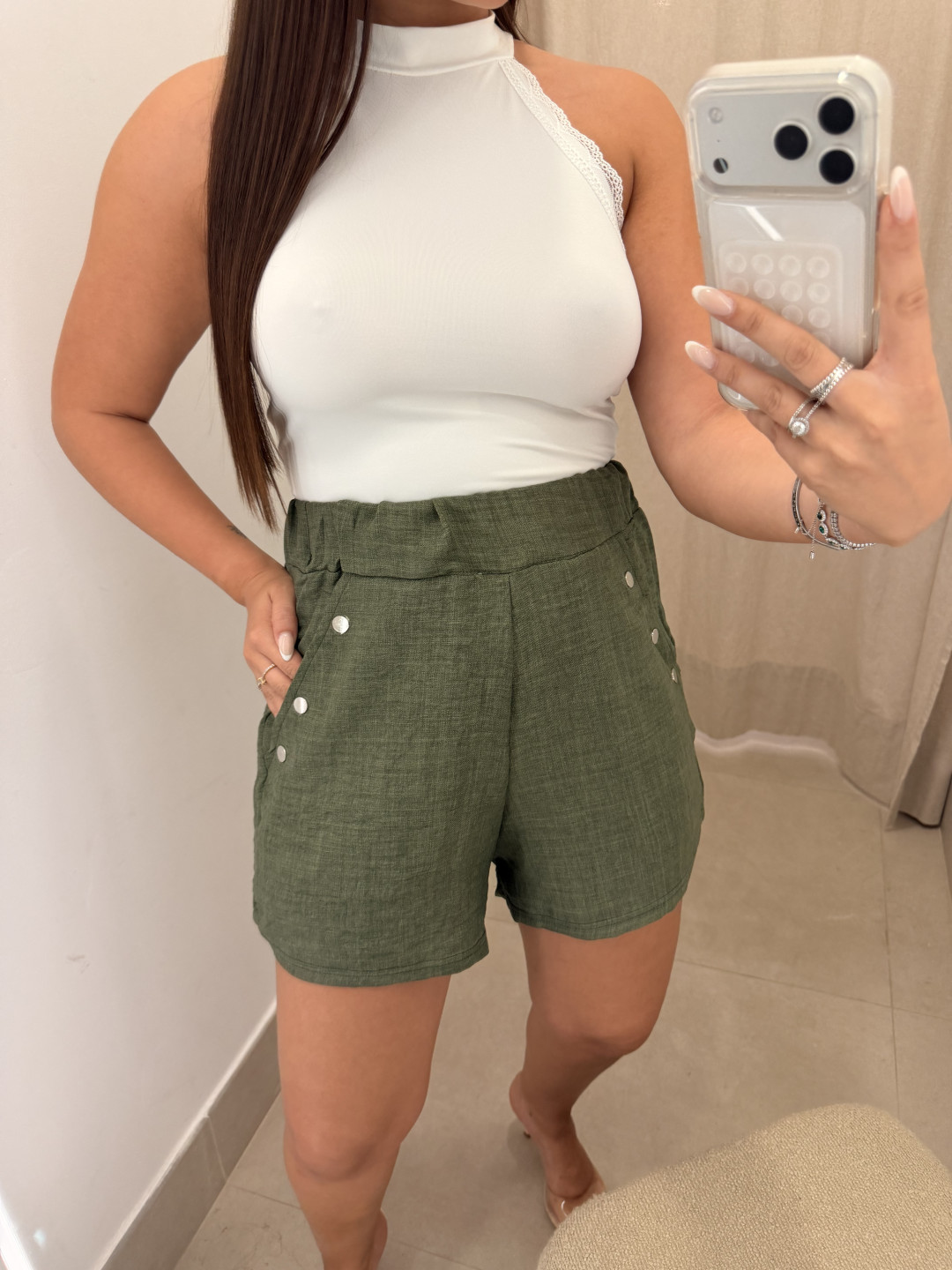 Short detalle tachuela