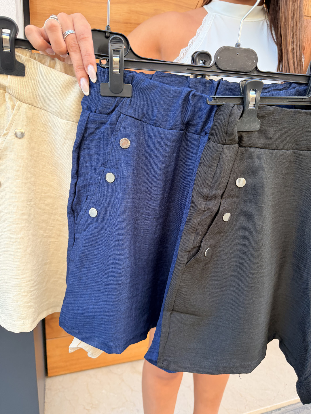 Short detalle tachuela