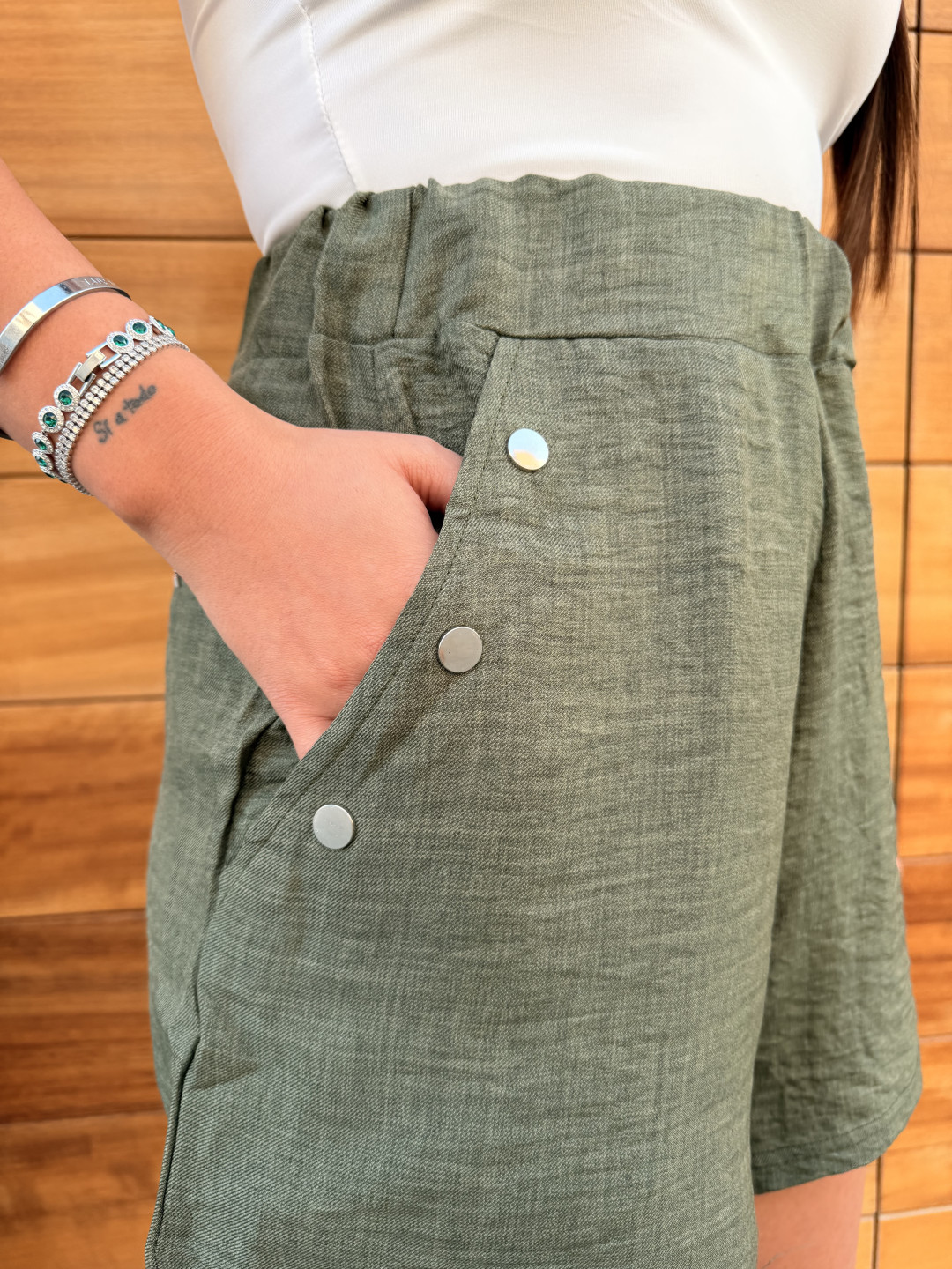 Short detalle tachuela