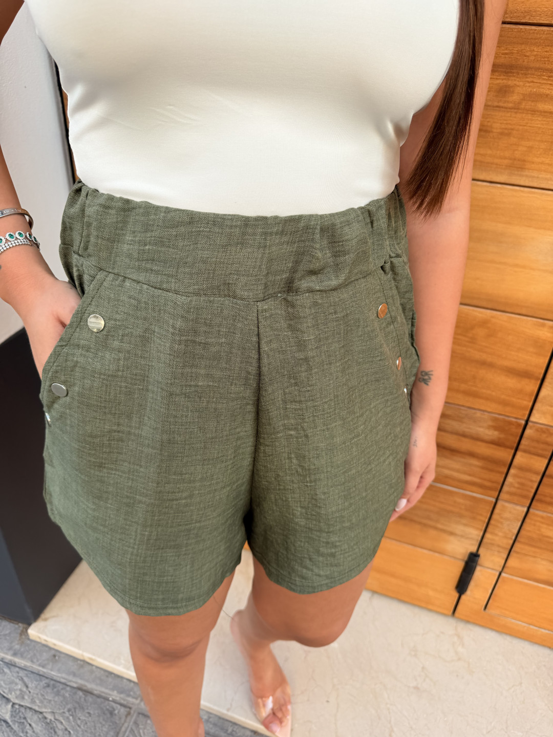 Short detalle tachuela