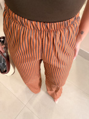 Pantalon rayas corte recto