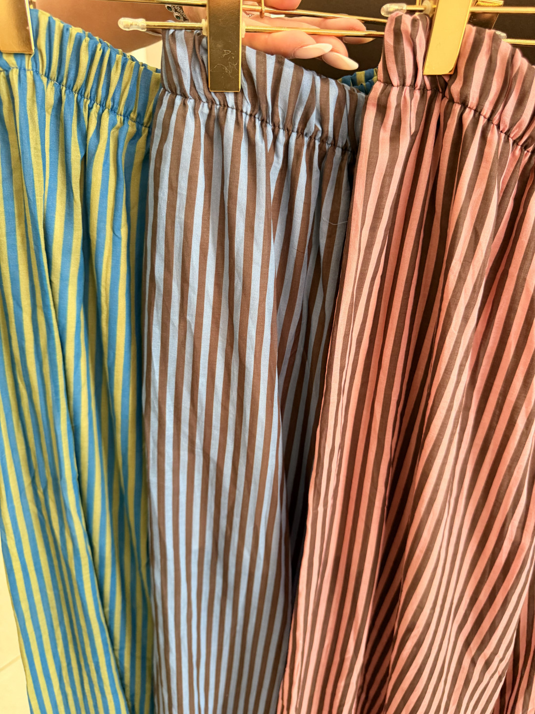 Pantalon rayas corte recto