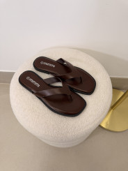 Sandalia plana marron