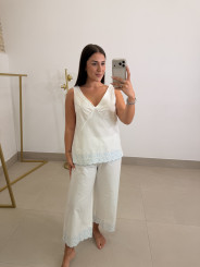 Pijama detalle bordado