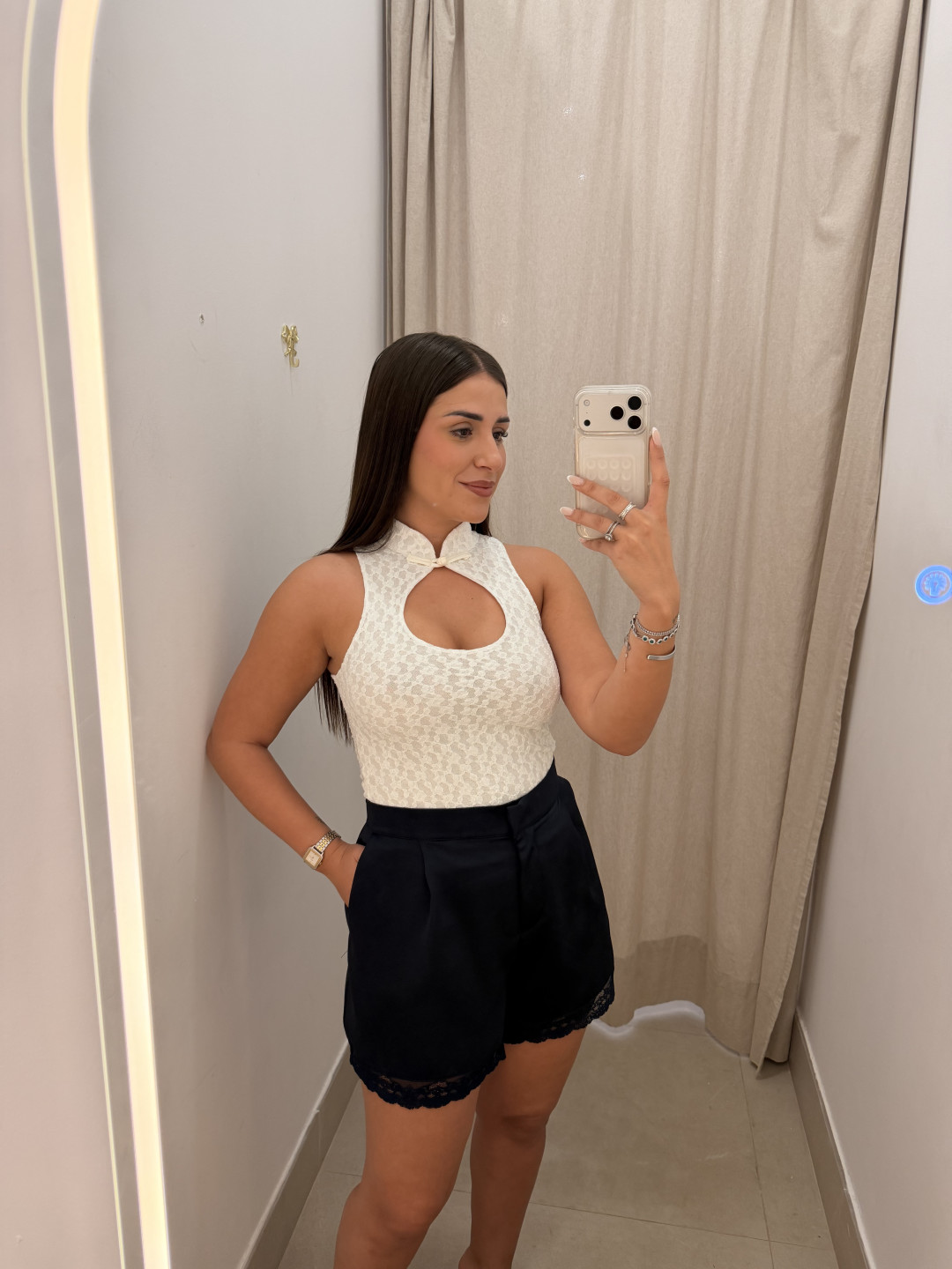 Short satinado detalle encaje